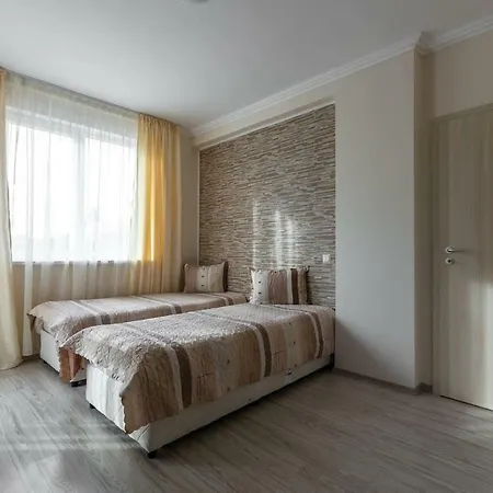 2nd Floor 1bedroom With Pool View Eq Apartment