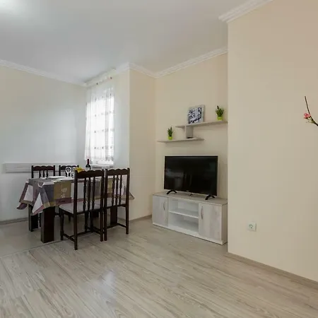 2nd Floor 1bedroom With Pool View Eq Sunny Beach